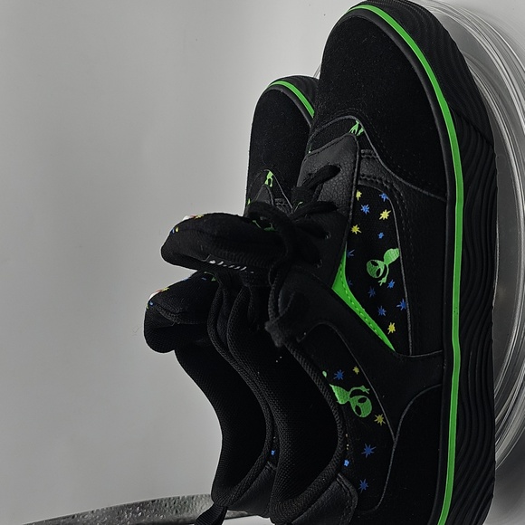 G Black Airwalk suede Alien Sneakers outerspace spaceship space Boys sz 5 - Picture 7 of 10